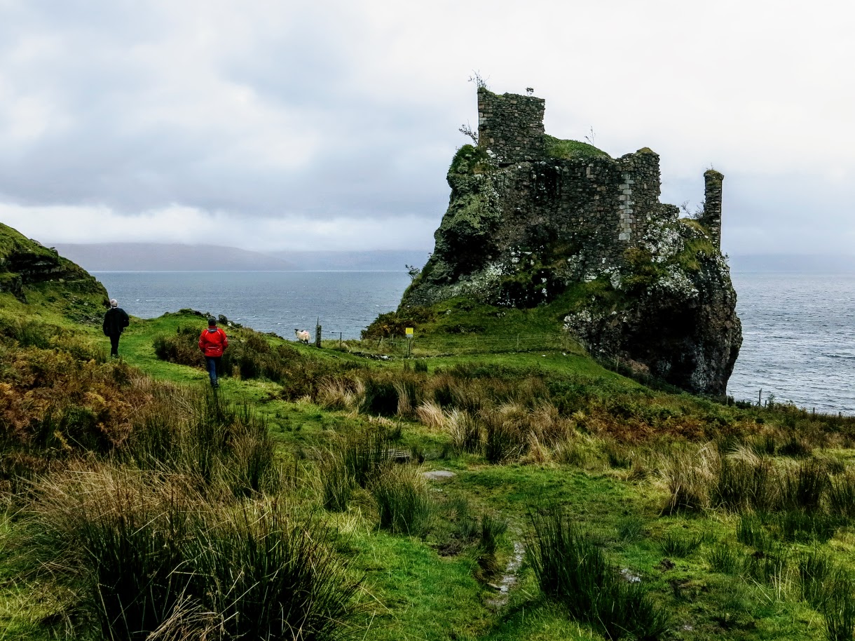Tiffany and Clarke explore what's left of Brochel Castle the ancestral seat of the MacLeod of Raasay clan.